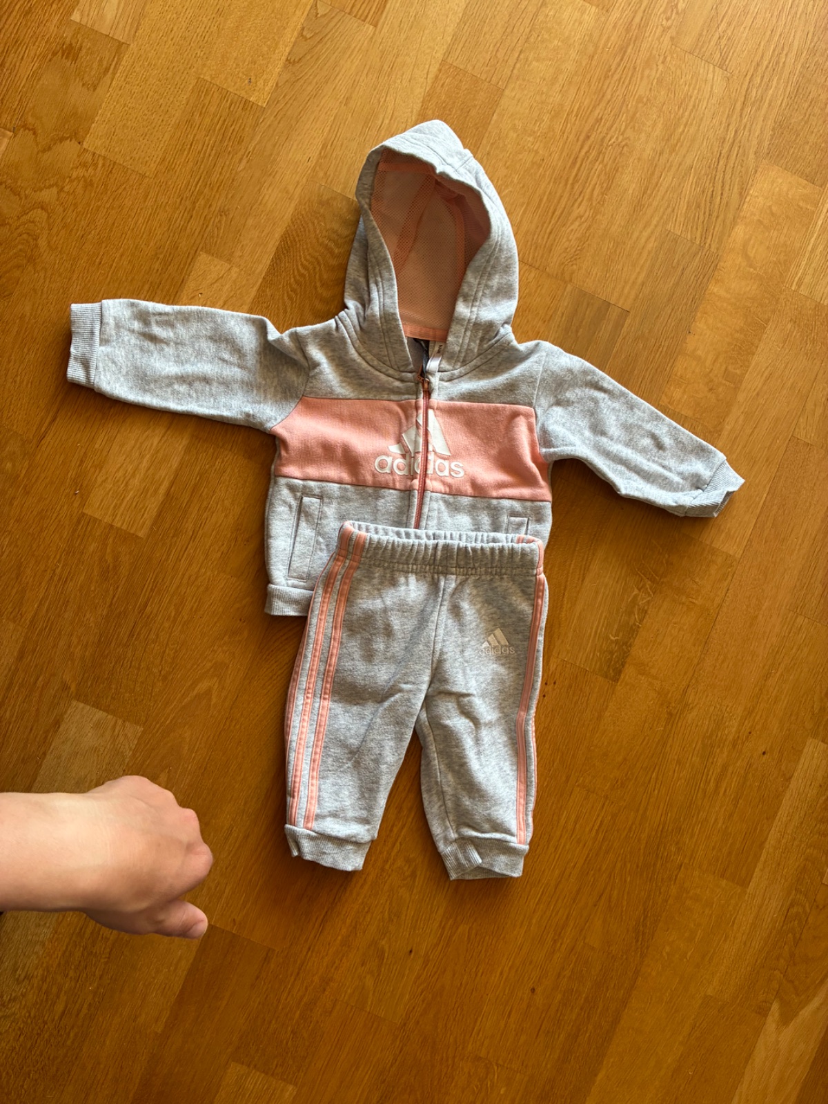 adidas mjukisset grå/rosa 0–3 mån